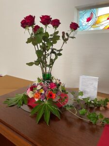 Lees meer over het artikel Bloemschikking bevestigings- en afscheidsdienst
